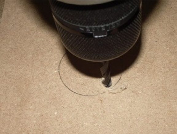 Scier des lignes courbes avec une scie sauteuse