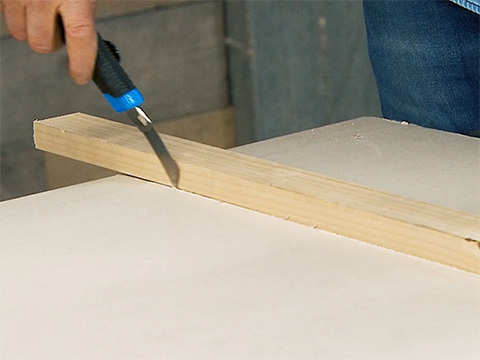 Découper des plaques de plâtre sur mesure à l'aide d'un cutter