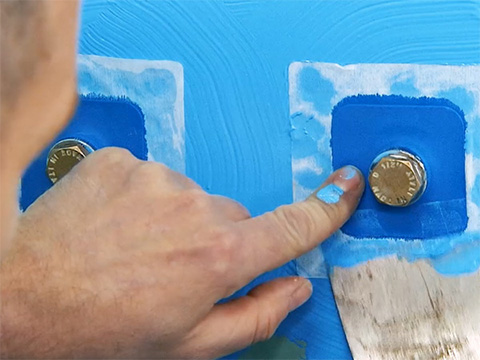 Mise en place des membranes d'étanchéité pour les passages de tuyaux
