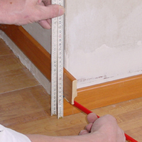 Prise des mesures des plinthes