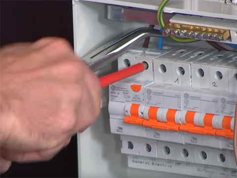 Raccorder les circuits aux disjoncteurs
